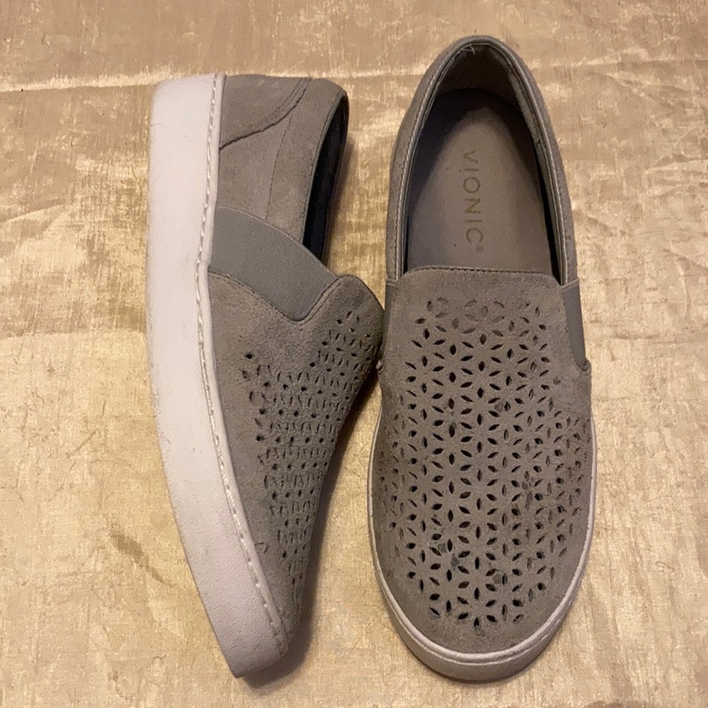 Vionic Kani Slip-On Gray Sneakers